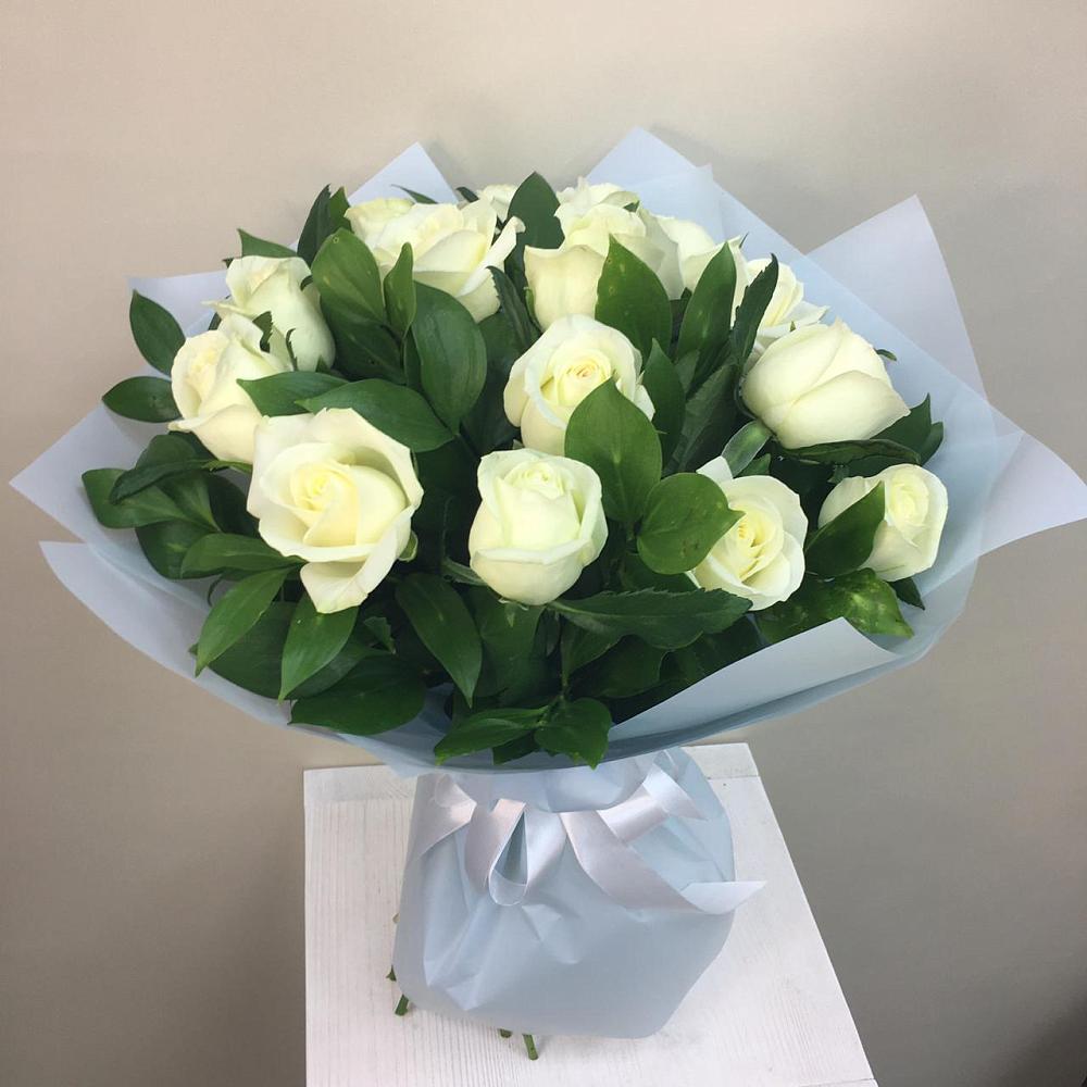 Букет 15 Белых роз Проуд в Стремилово