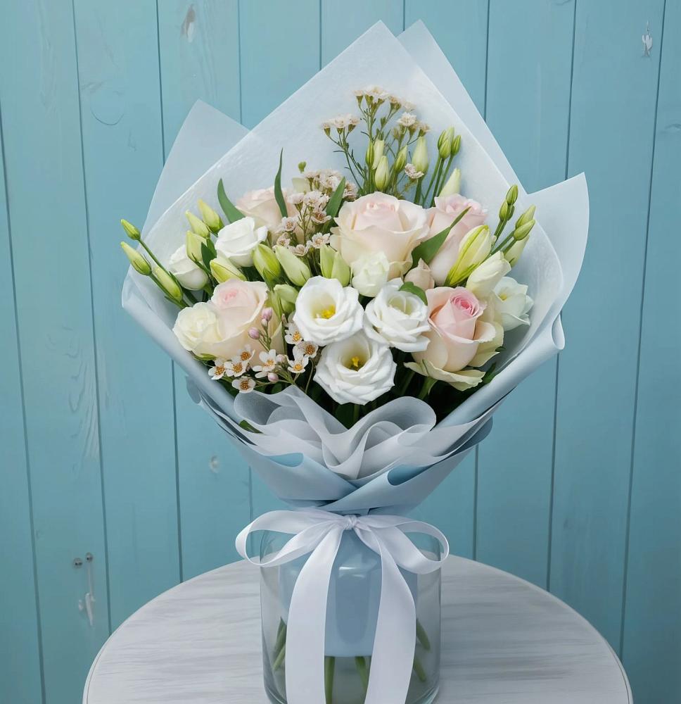 Букет цветов из: Розы и Лизиантусы в Стремилово