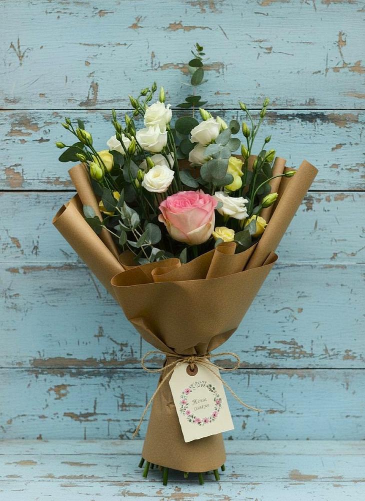 Букет цветов из: Розы и Лизиантусы в Стремилово