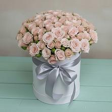 Цветочная композиция из Розы в шляпной коробке в Стремилово