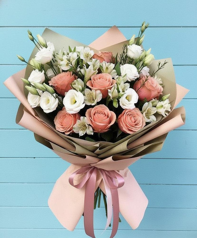 Букет цветов из: Розы, Альстромерии и Лизиантусы в Стремилово