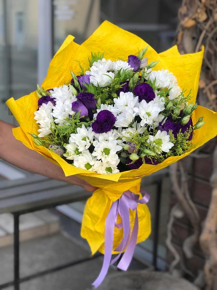 Букет цветов из: Ирисы, Хризантемы и Ромашки в Стремилово