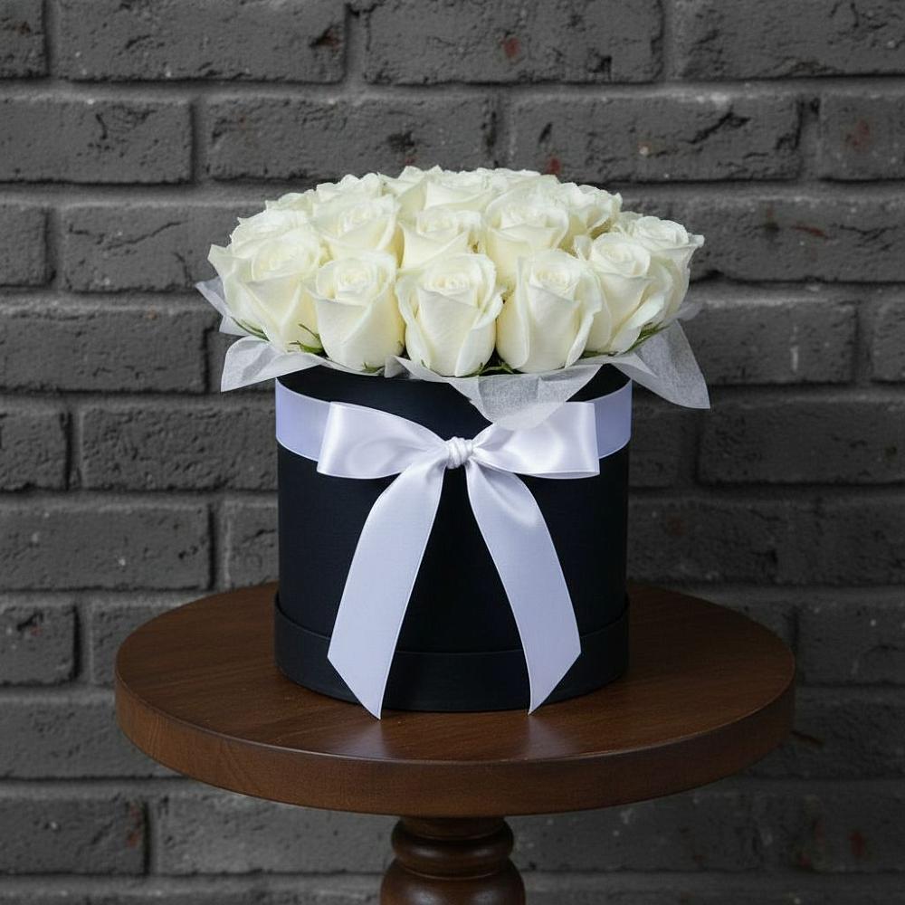 Цветочная композиция из Розы в шляпной коробке в Стремилово